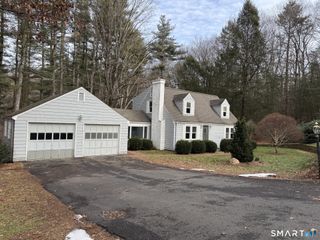 44 pine hill Road, Avon, CT 06001