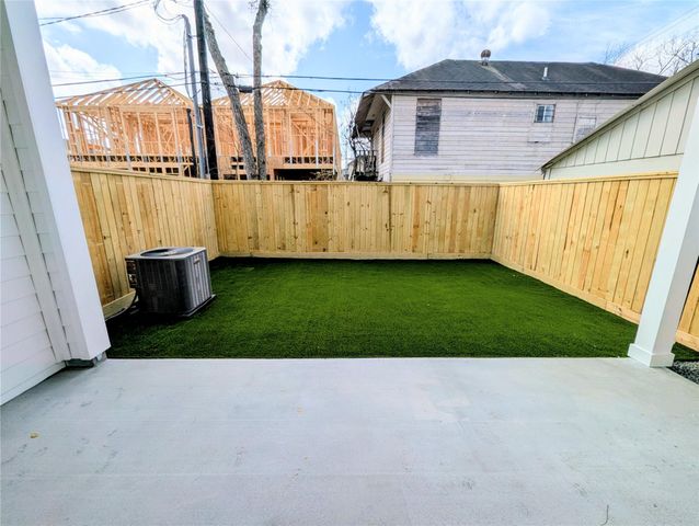1120 E 26th Street, Houston, TX 77009