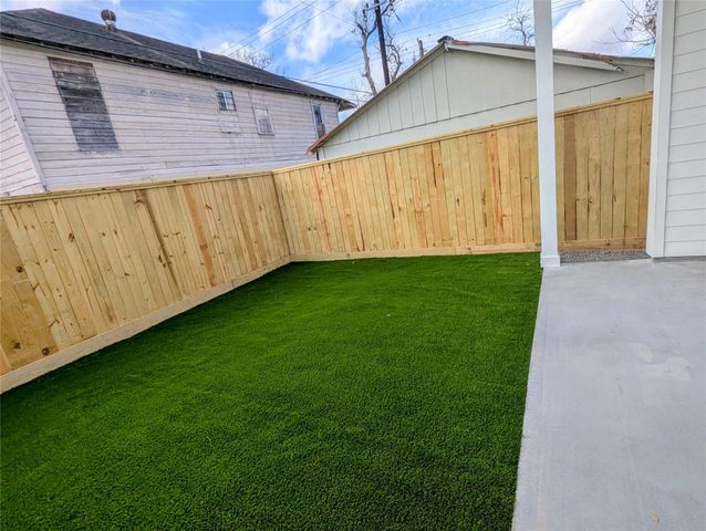 1120 E 26th Street, Houston, TX 77009