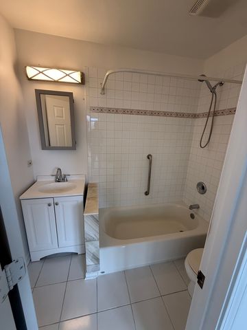 5726 S King Drive 3A, Chicago, IL 60637