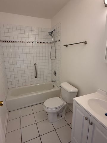 5726 S King Drive 3A, Chicago, IL 60637