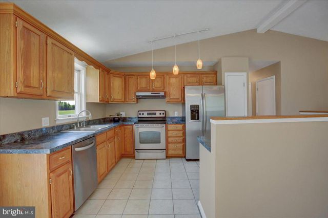652 GREENFIELD DRIVE, Chambersburg, PA 17202