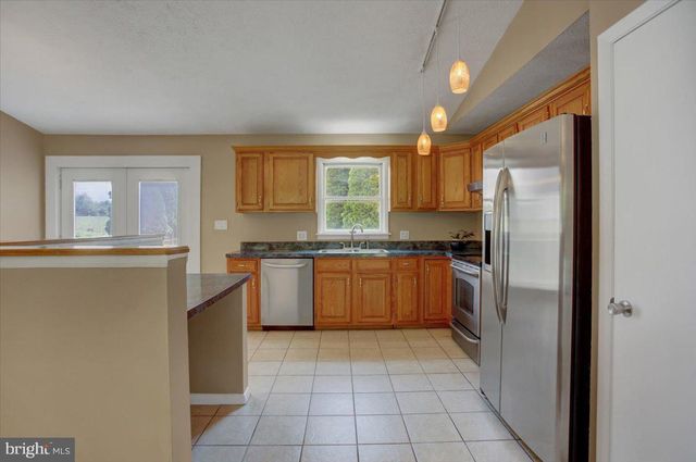 652 GREENFIELD DRIVE, Chambersburg, PA 17202