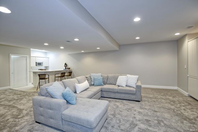 2433 Lakeridge Drive, Newburgh, IN 47630