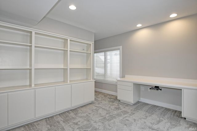 2433 Lakeridge Drive, Newburgh, IN 47630