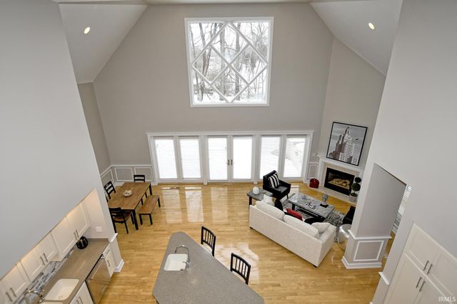 2433 Lakeridge Drive, Newburgh, IN 47630