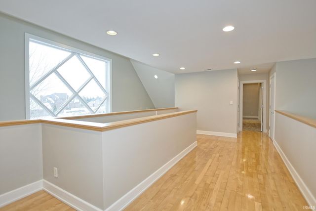 2433 Lakeridge Drive, Newburgh, IN 47630