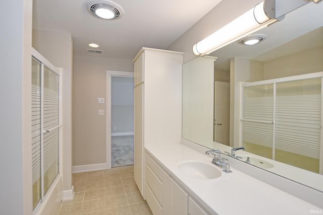 2433 Lakeridge Drive, Newburgh, IN 47630