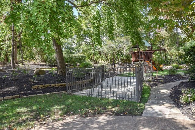 2433 Lakeridge Drive, Newburgh, IN 47630