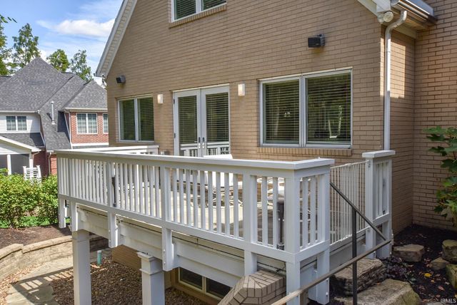 2433 Lakeridge Drive, Newburgh, IN 47630