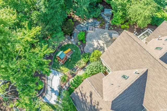 2433 Lakeridge Drive, Newburgh, IN 47630