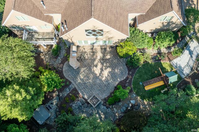 2433 Lakeridge Drive, Newburgh, IN 47630