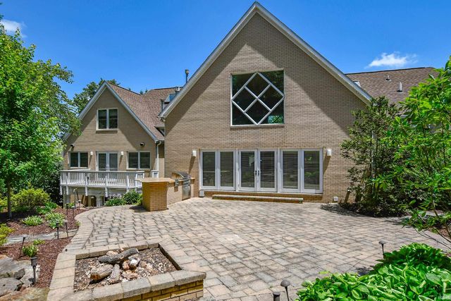 2433 Lakeridge Drive, Newburgh, IN 47630