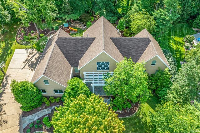 2433 Lakeridge Drive, Newburgh, IN 47630