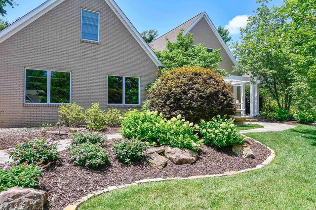 2433 Lakeridge Drive, Newburgh, IN 47630