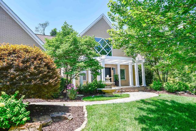 2433 Lakeridge Drive, Newburgh, IN 47630