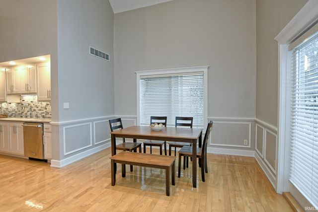 2433 Lakeridge Drive, Newburgh, IN 47630