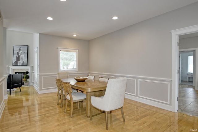 2433 Lakeridge Drive, Newburgh, IN 47630