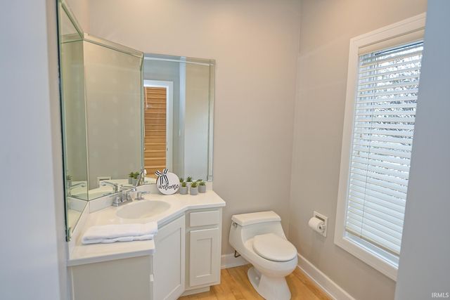 2433 Lakeridge Drive, Newburgh, IN 47630