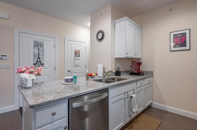 46 Scenic Drive, Nashua, NH 03062