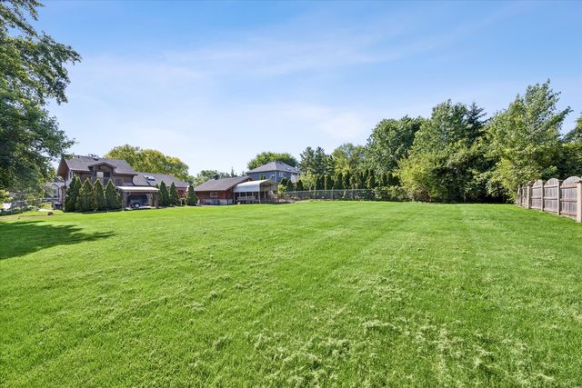 11330 Dineff Road, Lemont, IL 60439