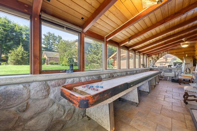 11330 Dineff Road, Lemont, IL 60439