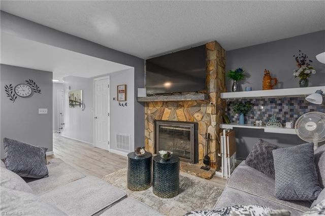 3745 Heathrow Drive, Winston-salem, NC 27127