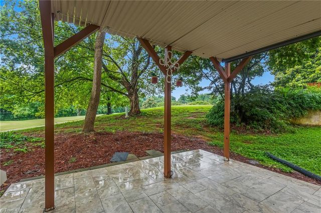 3745 Heathrow Drive, Winston-salem, NC 27127