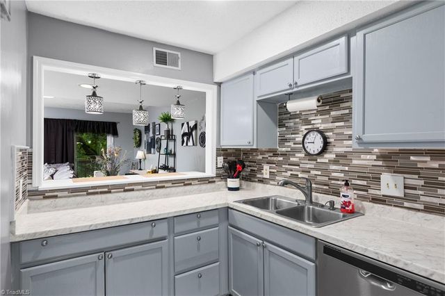 3745 Heathrow Drive, Winston-salem, NC 27127