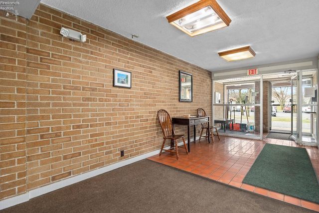 1315 S Lake Wilmer Dr Apt 109, Sandusky, OH 44870