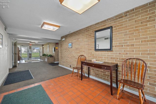 1315 S Lake Wilmer Dr Apt 109, Sandusky, OH 44870