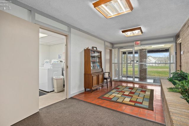 1315 S Lake Wilmer Dr Apt 109, Sandusky, OH 44870