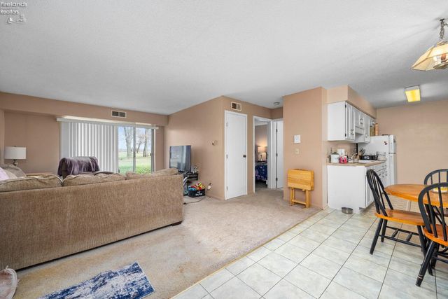 1315 S Lake Wilmer Dr Apt 109, Sandusky, OH 44870