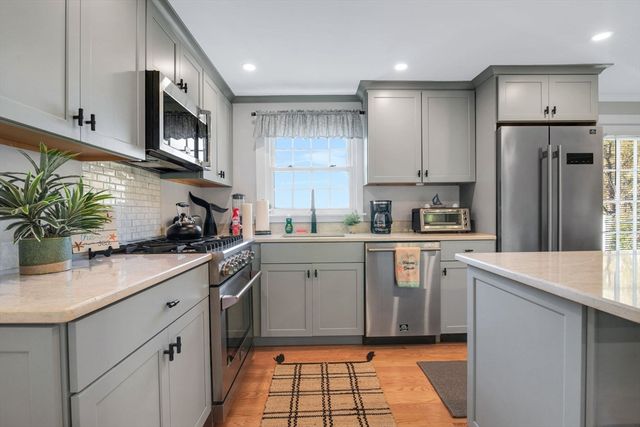 75 Meadowbrook Rd, Yarmouth, MA 02673