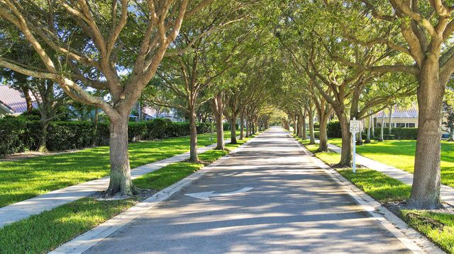 805 Niemen Drive, Palm Beach Gardens, FL 33410