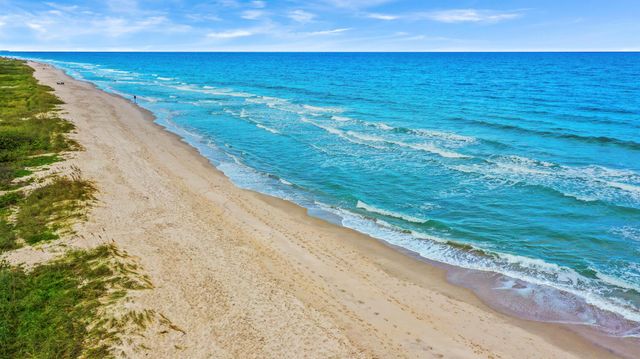 805 Niemen Drive, Palm Beach Gardens, FL 33410