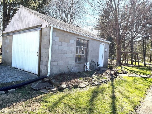 5288 Wheathill Road, East Palestine, OH 44413