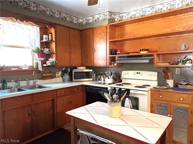5288 Wheathill Road, East Palestine, OH 44413