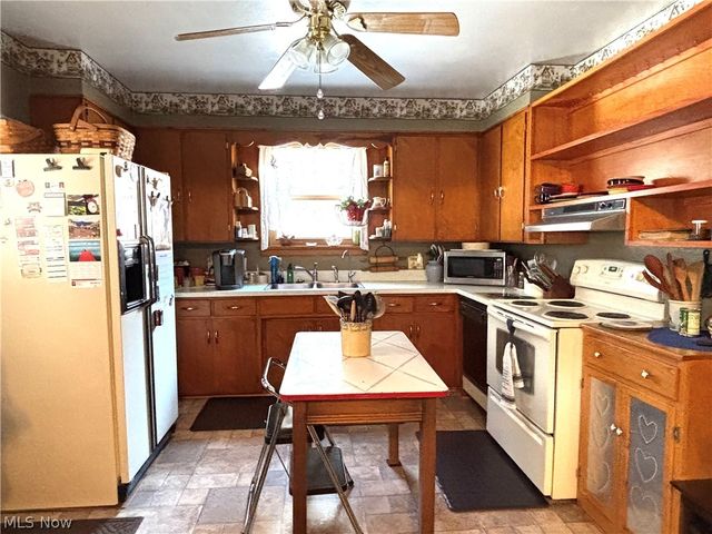 5288 Wheathill Road, East Palestine, OH 44413