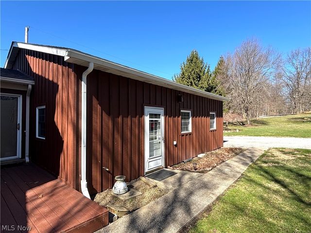 5288 Wheathill Road, East Palestine, OH 44413