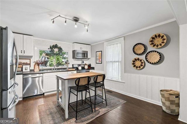 2152 Forrest Place NW, Atlanta, GA 30318