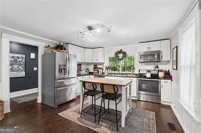 2152 Forrest Place NW, Atlanta, GA 30318