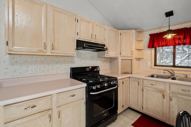 1170 W Bridge Street, Plainwell, MI 49080