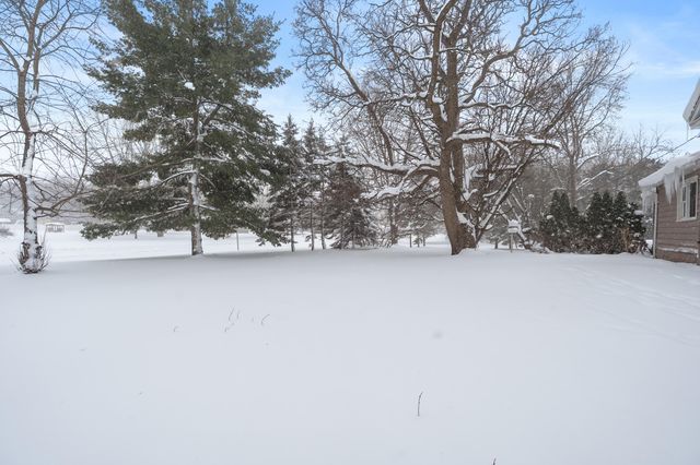 1170 W Bridge Street, Plainwell, MI 49080