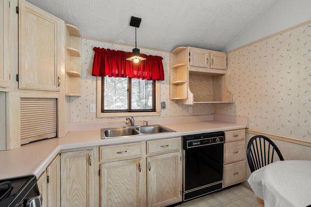 1170 W Bridge Street, Plainwell, MI 49080