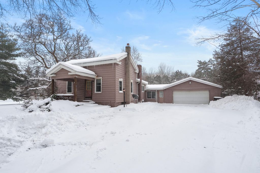 1170 W Bridge Street, Plainwell, MI 49080
