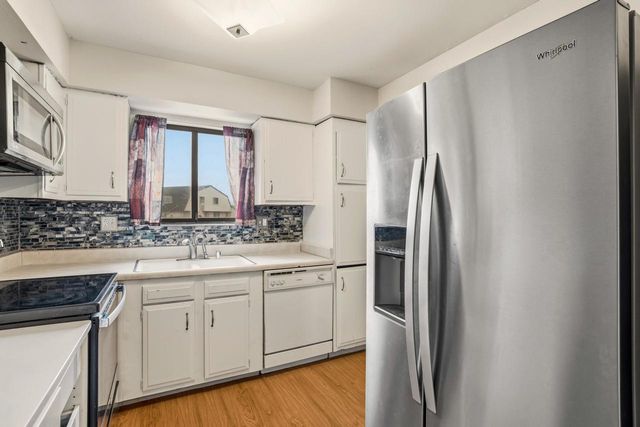 8657 N 72nd STREET, Milwaukee, WI 53223