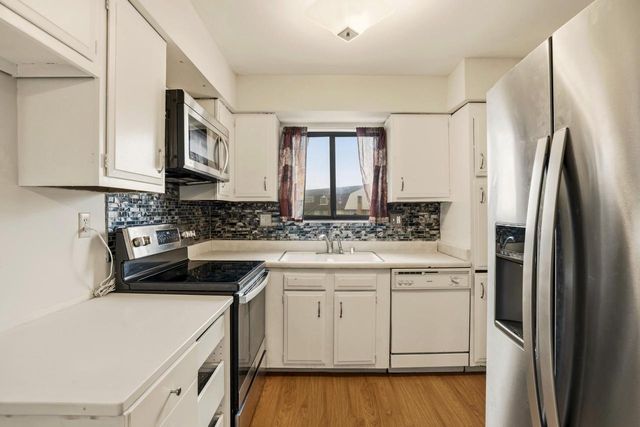 8657 N 72nd STREET, Milwaukee, WI 53223