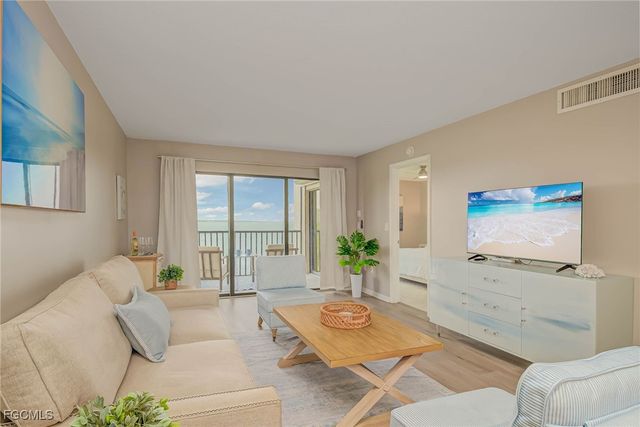 4510 N Key DR 204, North Fort Myers, FL 33903