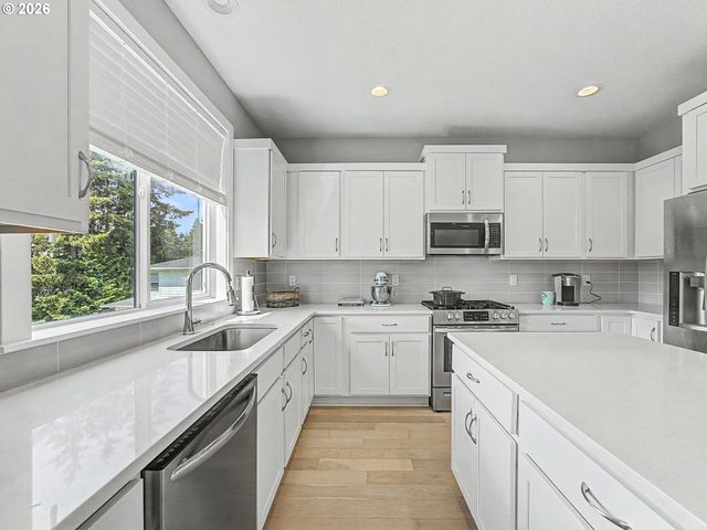 37984 JUNIPER St, Sandy, OR 97055